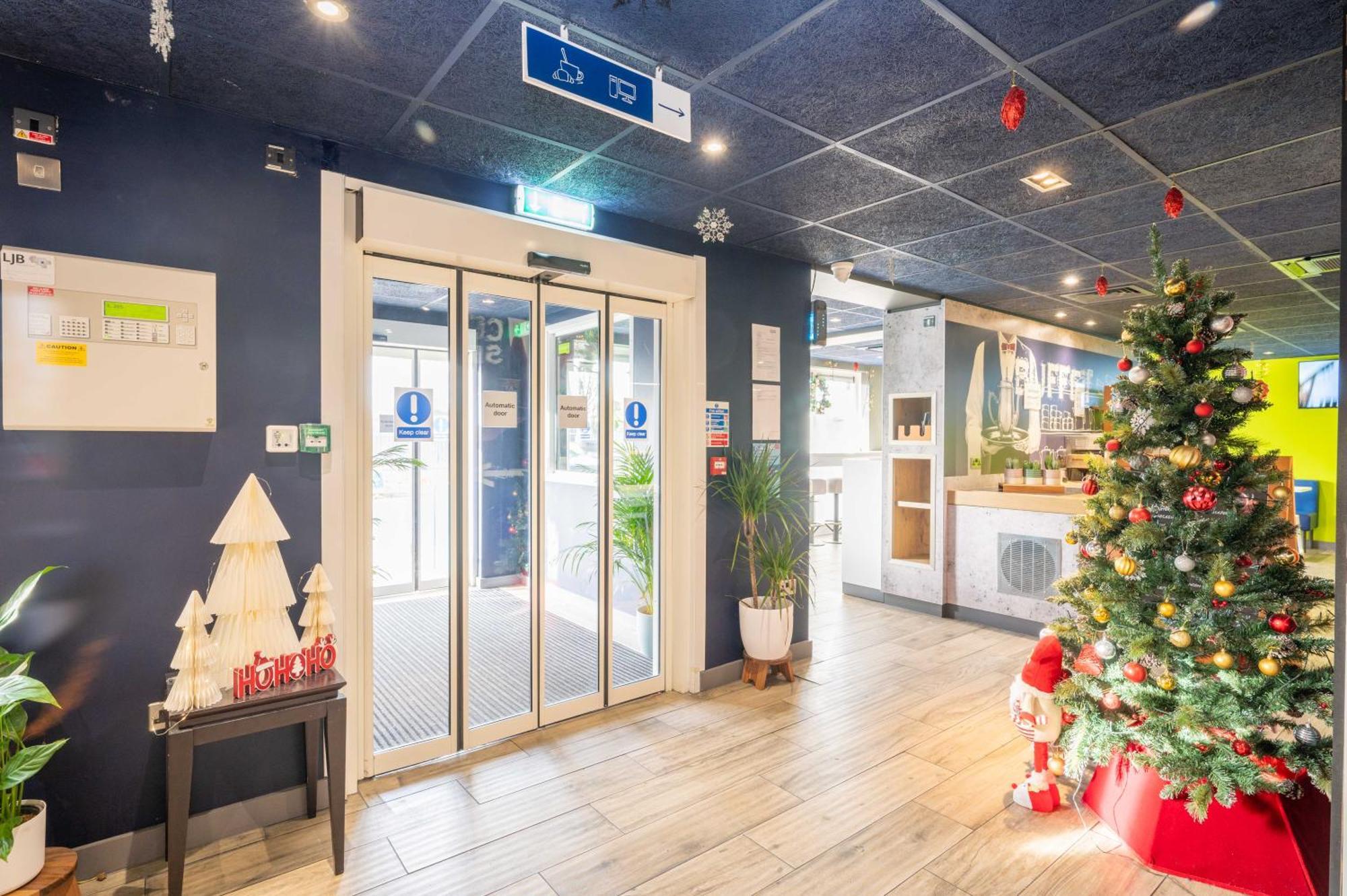 ברקינג Ibis Budget London Barking מראה חיצוני תמונה