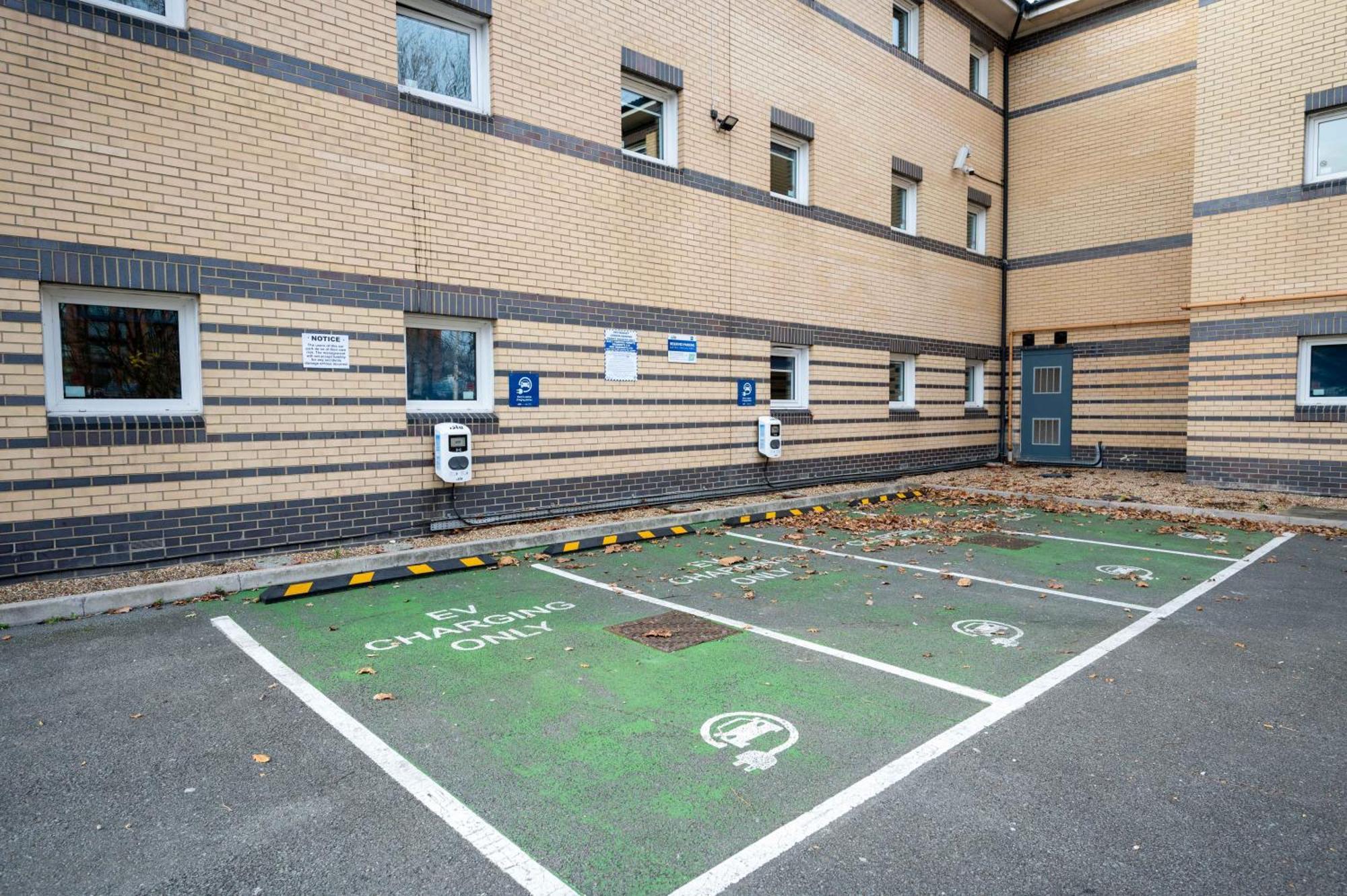 ברקינג Ibis Budget London Barking מראה חיצוני תמונה